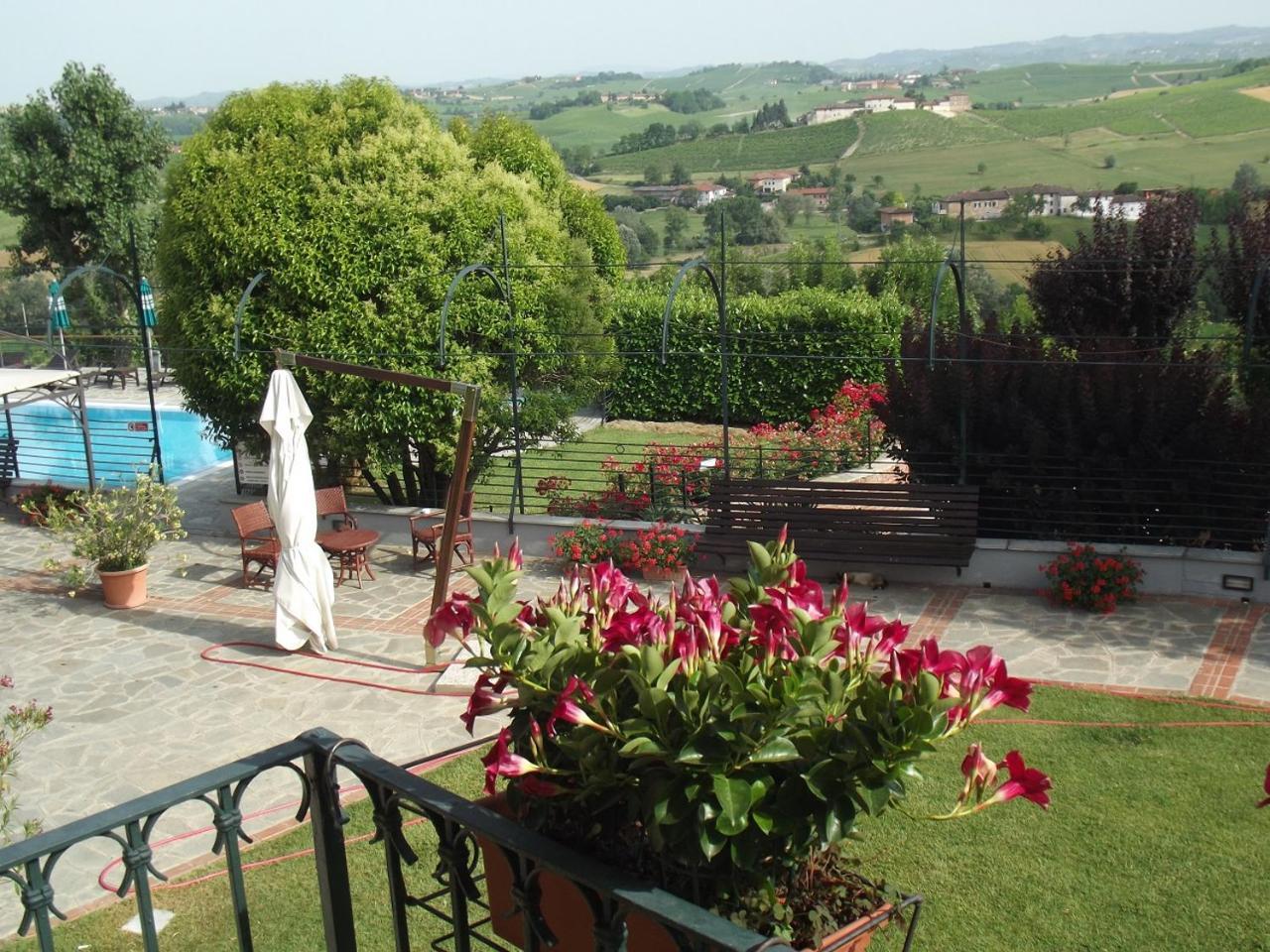 Locanda Del Boscogrande Montegrosso dʼAsti المظهر الخارجي الصورة